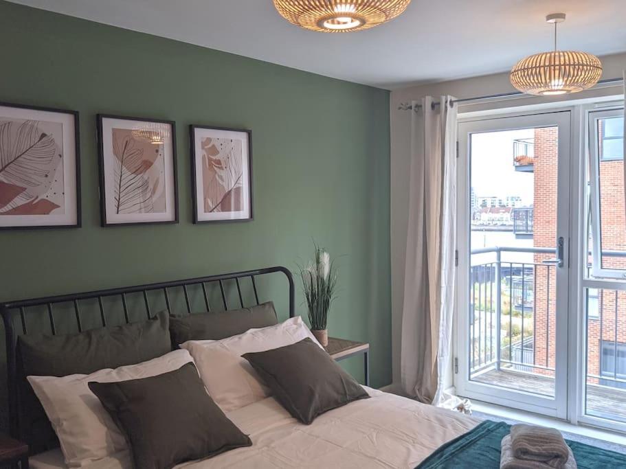 Homely 2 Bed Duplex With A River View Southampton Exteriör bild